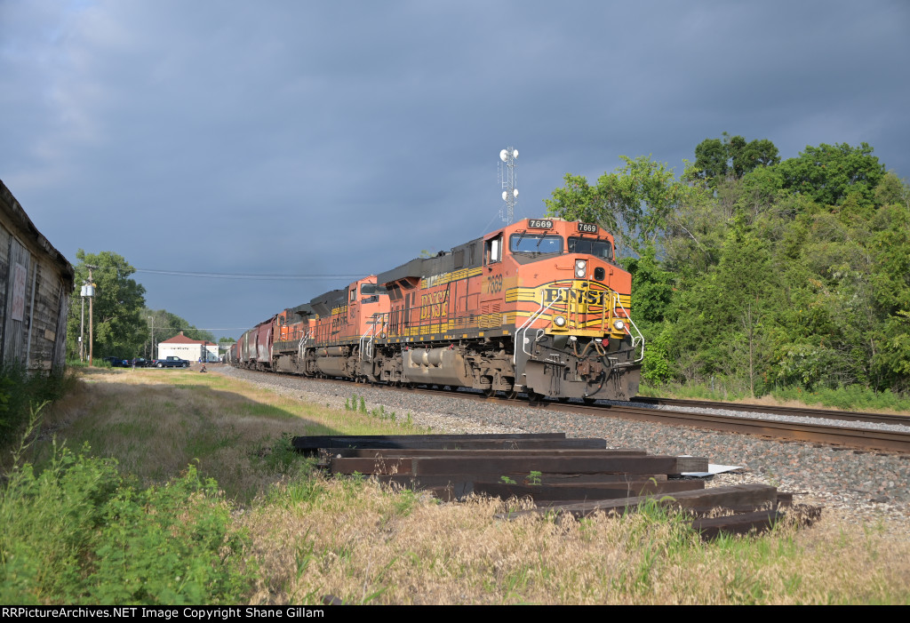 BNSF 7669